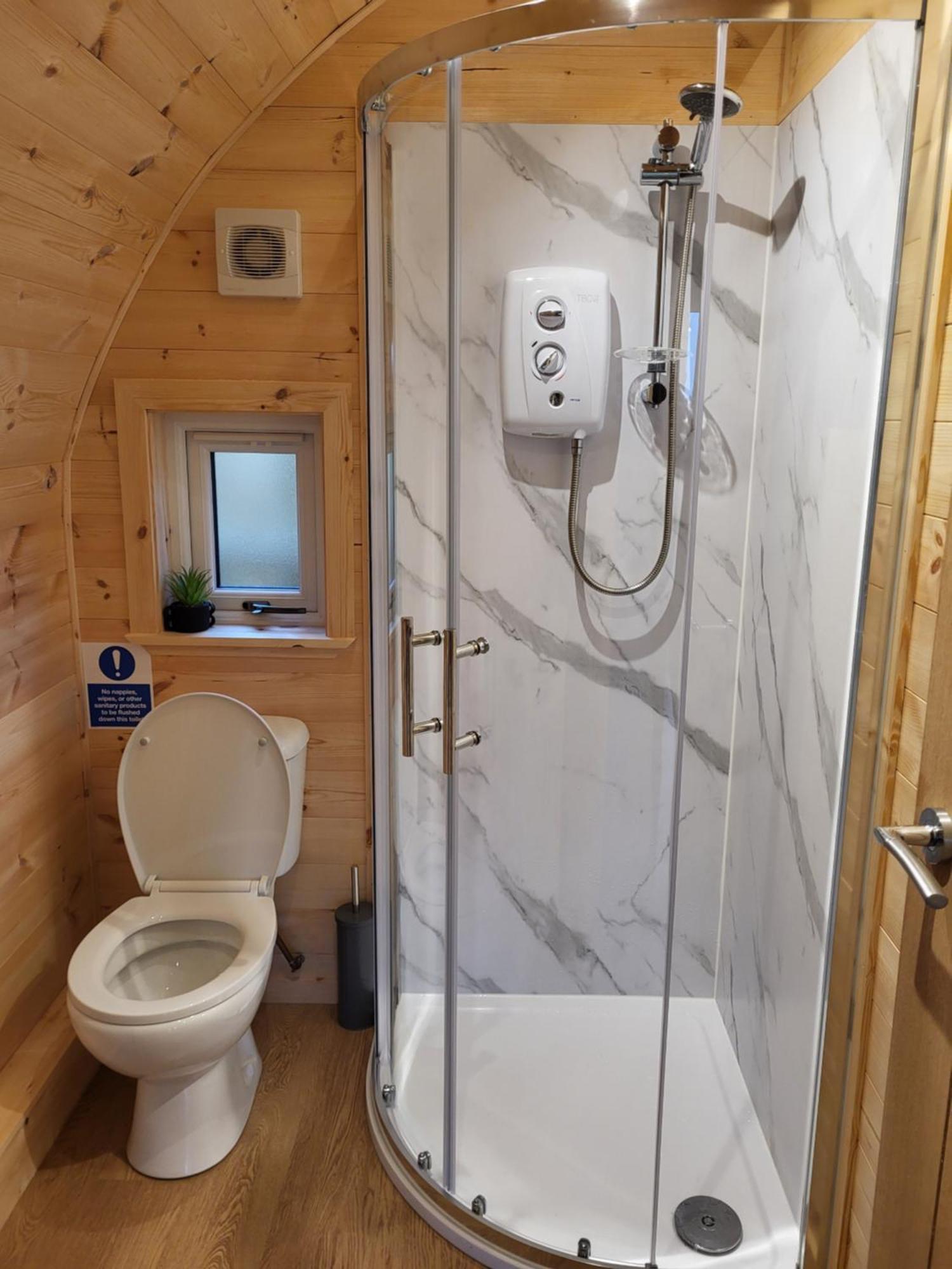 Lois' Pod With Hot Tub, Near Airport Hotel Bristol Exterior foto