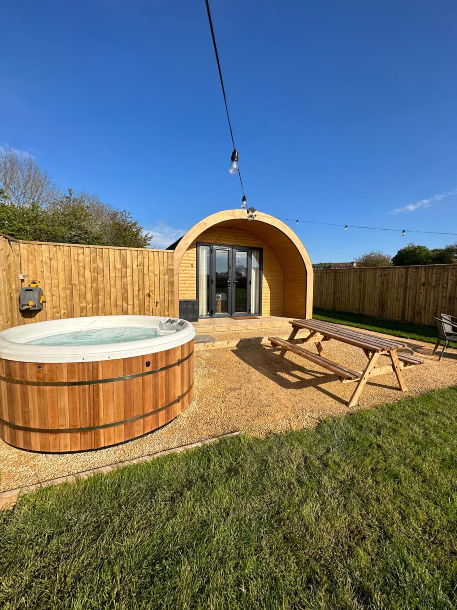 Lois' Pod With Hot Tub, Near Airport Hotel Bristol Exterior foto